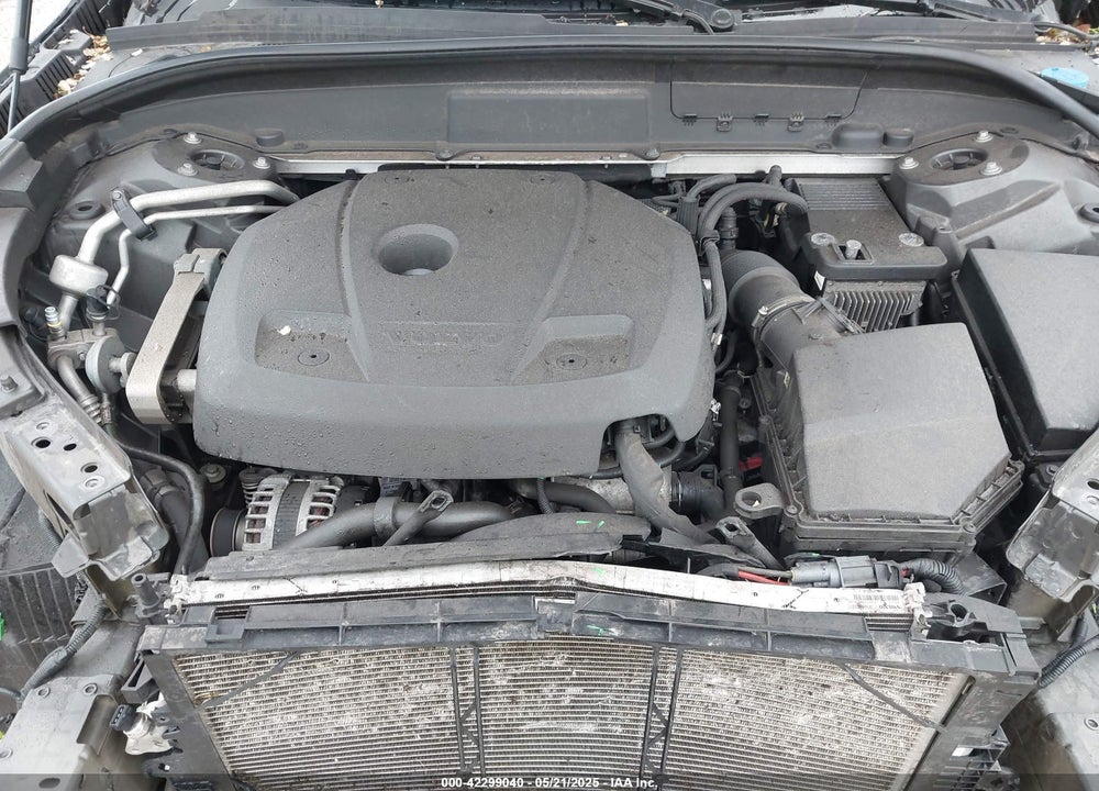 2018 VOLVO XC60 VIN: LYV102RK5JB105691