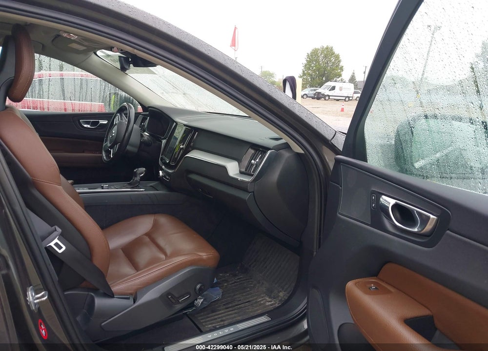 2018 VOLVO XC60 VIN: LYV102RK5JB105691
