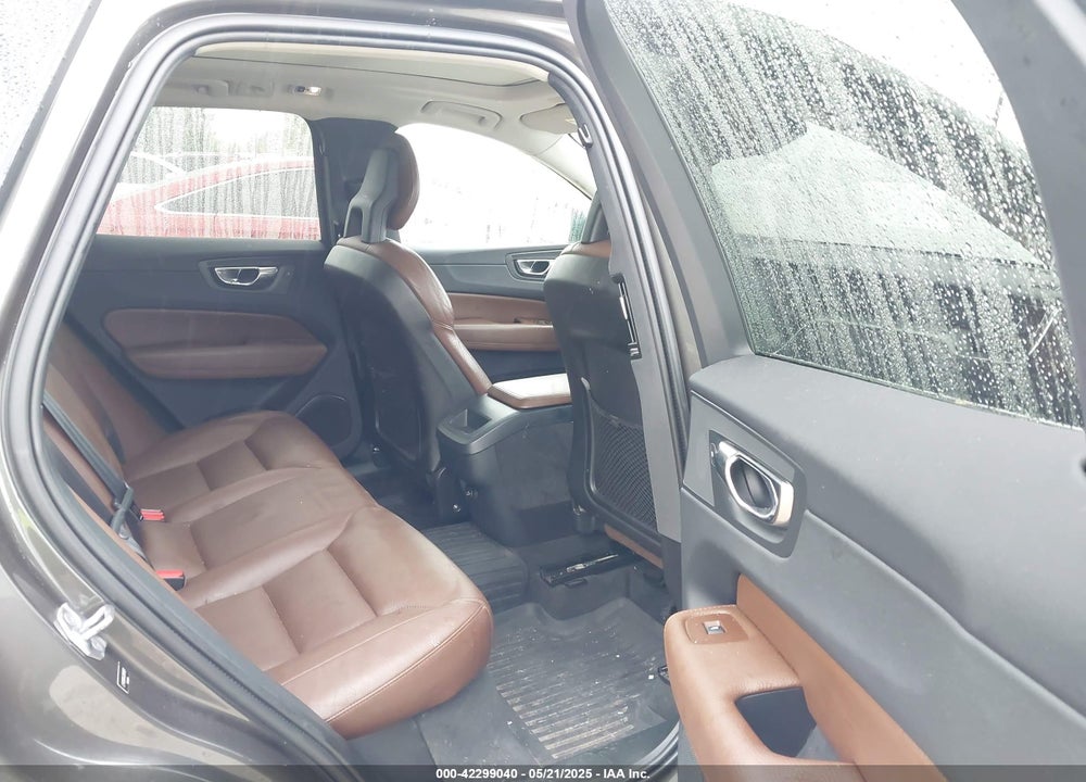 2018 VOLVO XC60 VIN: LYV102RK5JB105691