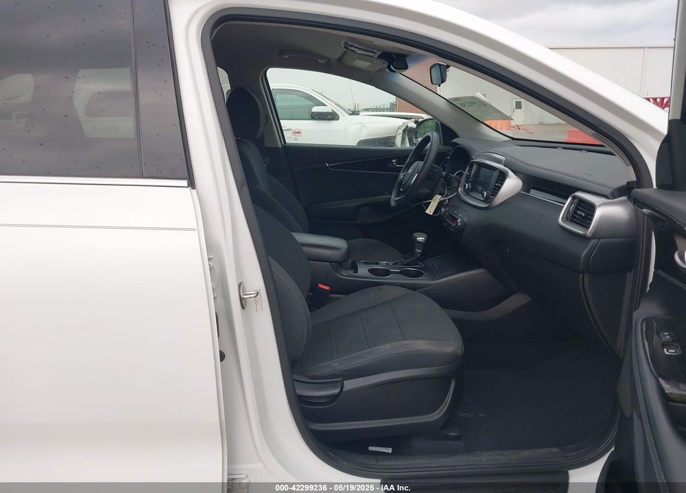 2019 KIA SORENTO VIN: 5XYPG4A50KG573036