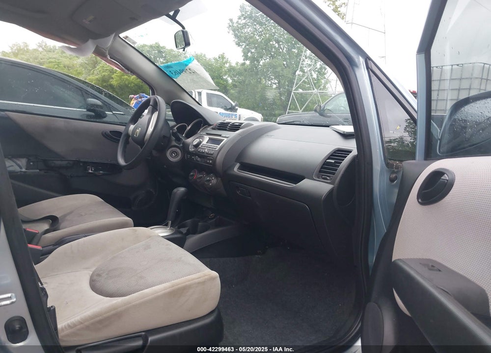 2007 HONDA FIT VIN: JHMGD384X7S044600