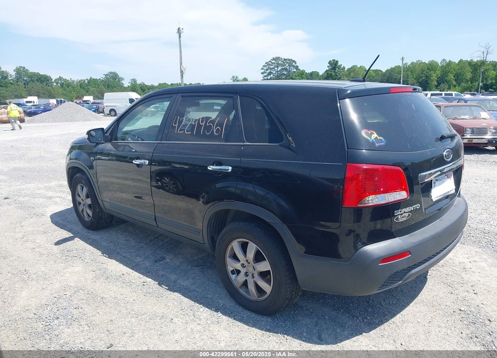 2011 KIA SORENTO VIN: 5XYKT3A11BG120590