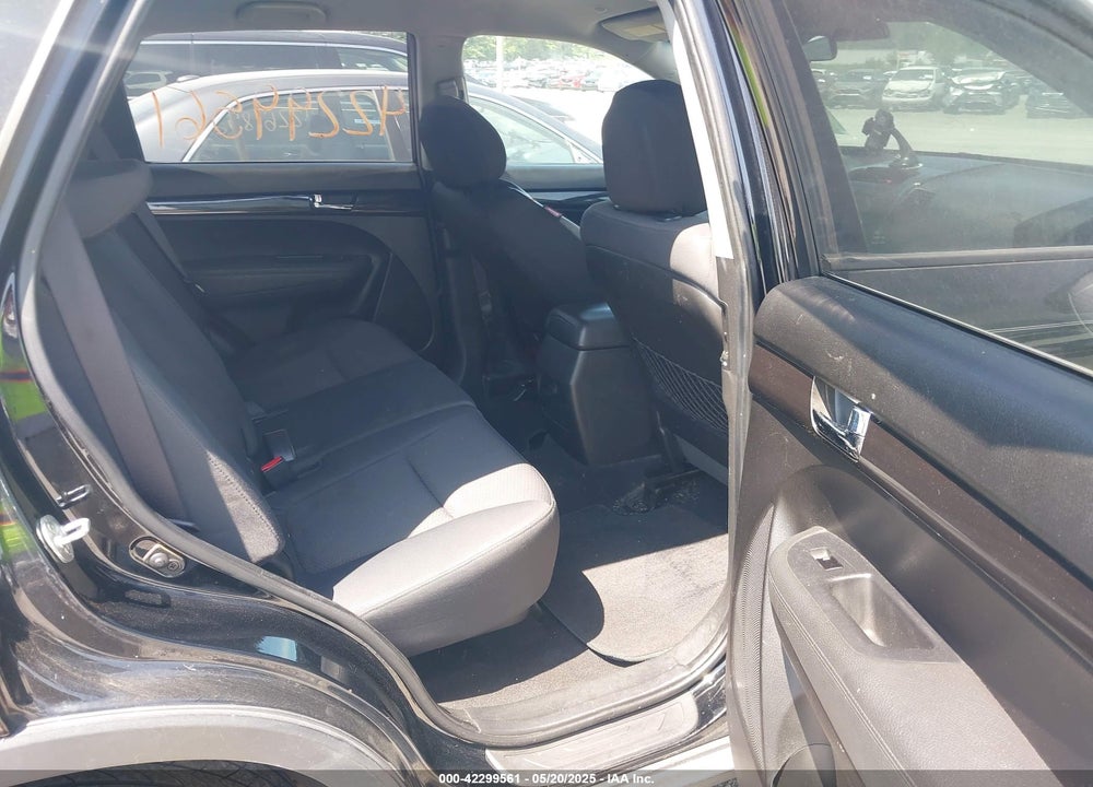2011 KIA SORENTO VIN: 5XYKT3A11BG120590