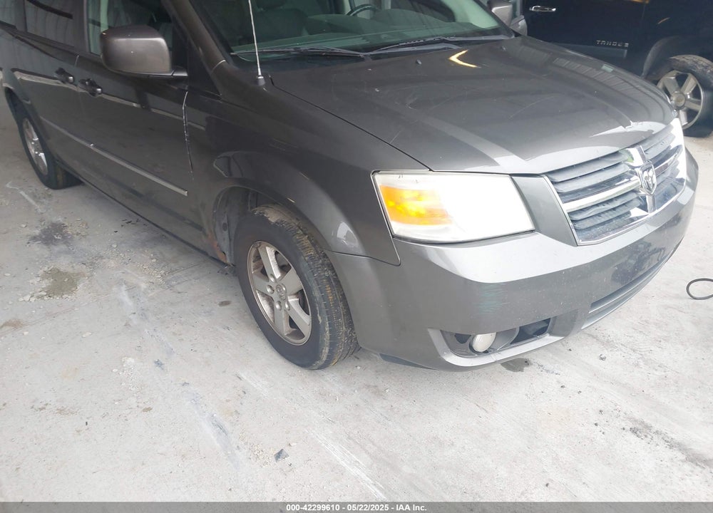 2010 DODGE GRAND CARAVAN VIN: 2D4RN5D11AR220105
