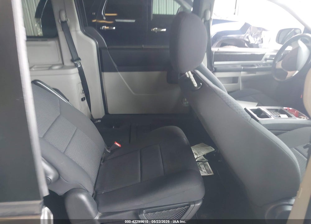 2010 DODGE GRAND CARAVAN VIN: 2D4RN5D11AR220105