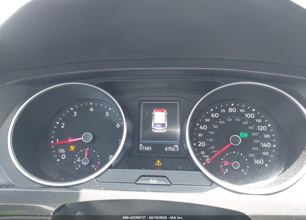 2018 VOLKSWAGEN TIGUAN VIN: 3VV3B7AX7JM106618