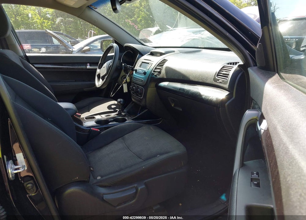2014 KIA SORENTO VIN: 5XYKTDA62EG430317