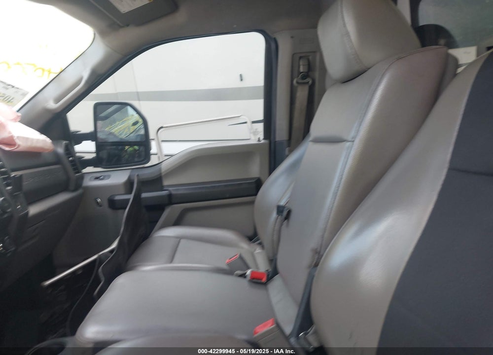 2018 FORD F-550 CHASSIS XL VIN: 1FDUF5GYXJEB43904