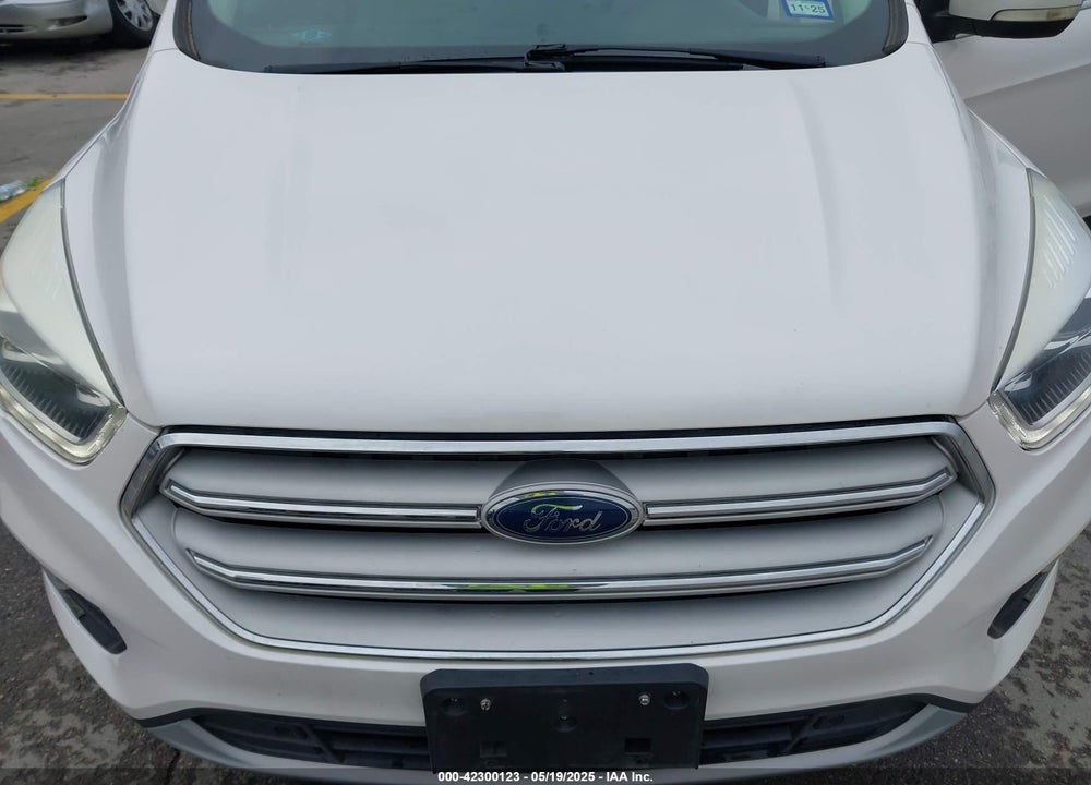 2018 FORD ESCAPE VIN: 1FMCU9J98JUB87867