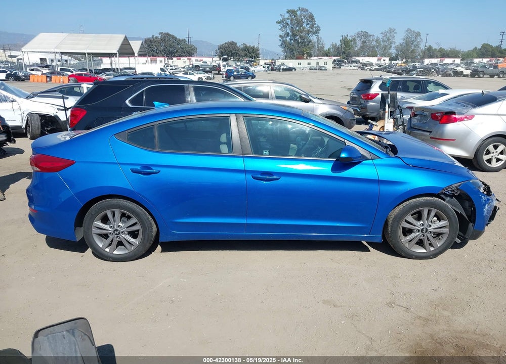 2017 HYUNDAI ELANTRA VIN: KMHD84LFXHU417689