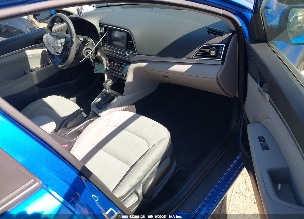 2017 HYUNDAI ELANTRA VIN: KMHD84LFXHU417689