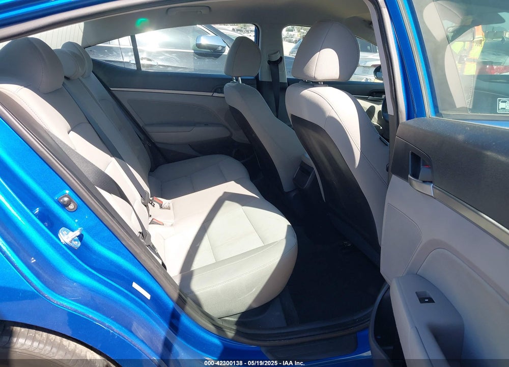 2017 HYUNDAI ELANTRA VIN: KMHD84LFXHU417689