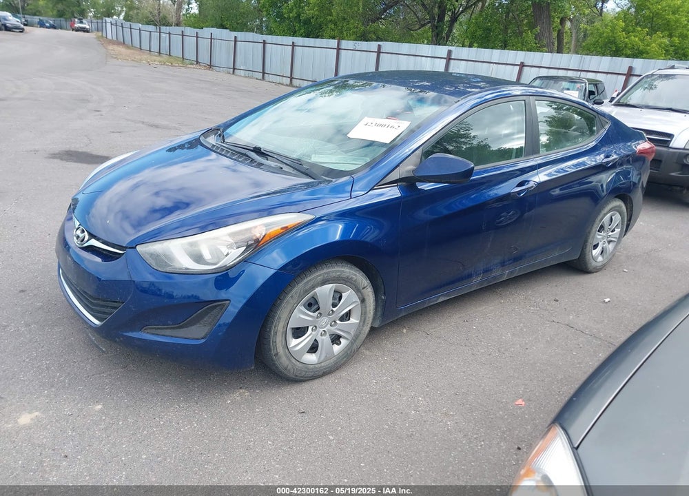 2016 HYUNDAI ELANTRA VIN: 5NPDH4AE4GH702119
