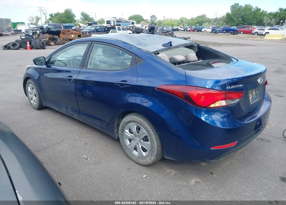 2016 HYUNDAI ELANTRA VIN: 5NPDH4AE4GH702119
