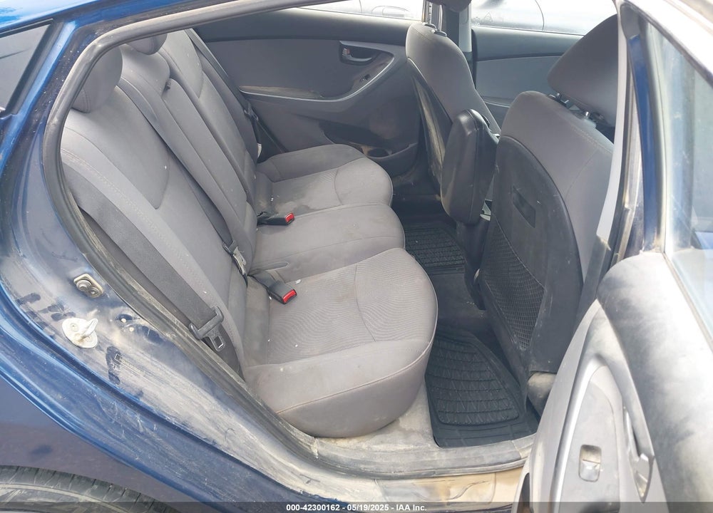 2016 HYUNDAI ELANTRA VIN: 5NPDH4AE4GH702119