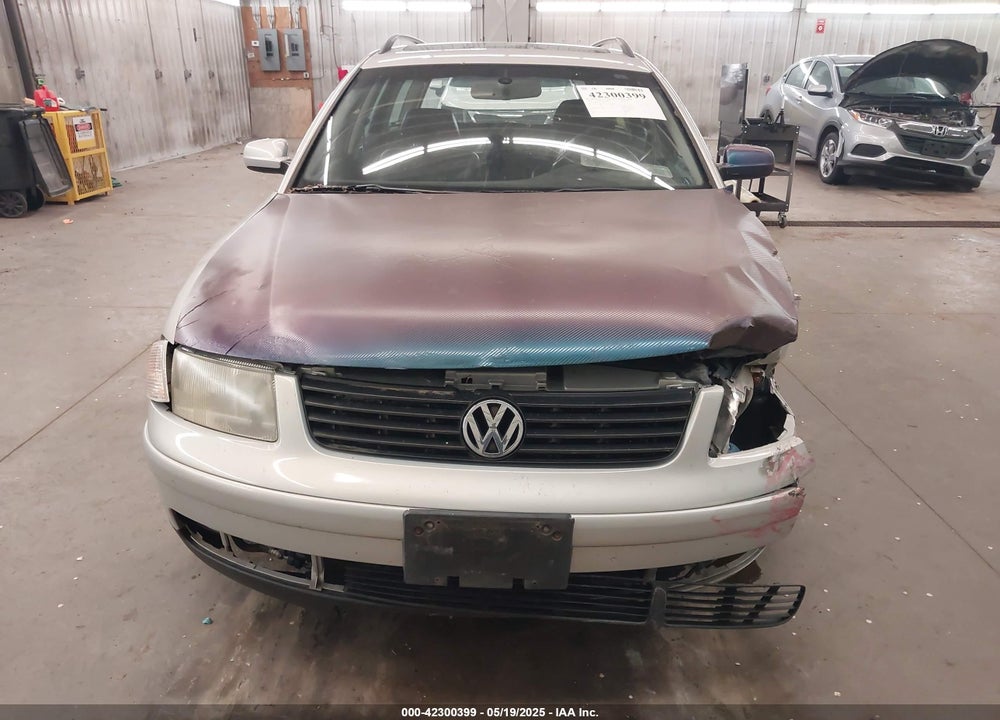2001 VOLKSWAGEN PASSAT GLX VIN: WVWLH63BX1E033291