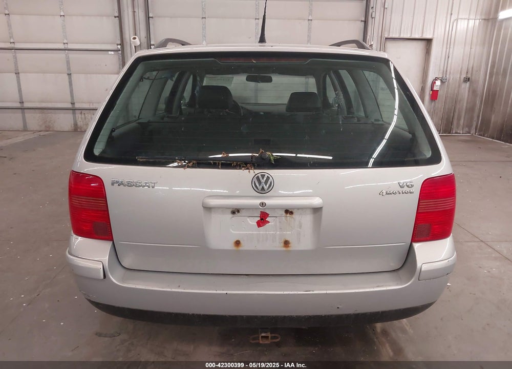 2001 VOLKSWAGEN PASSAT GLX VIN: WVWLH63BX1E033291