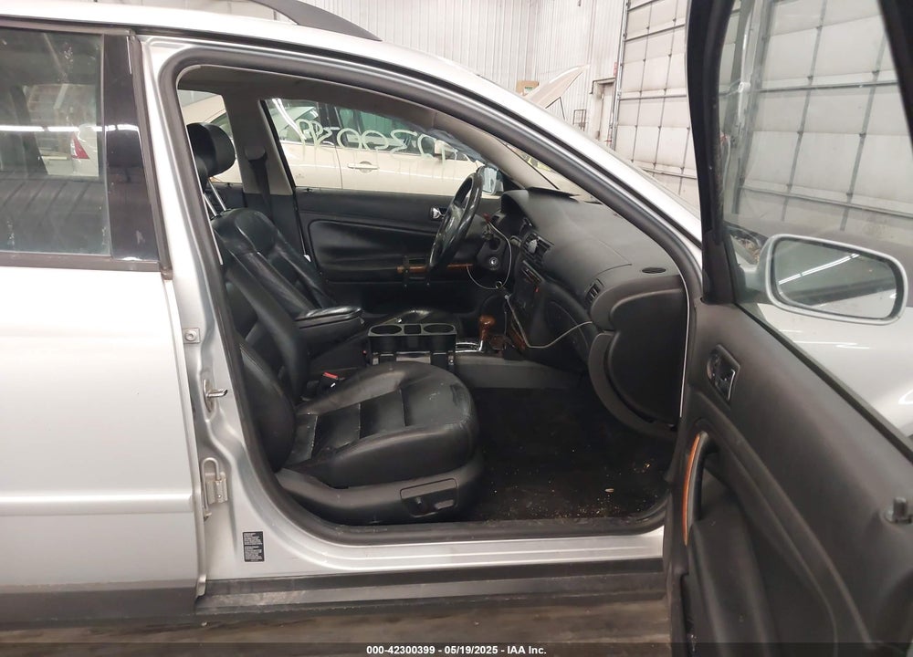 2001 VOLKSWAGEN PASSAT GLX VIN: WVWLH63BX1E033291