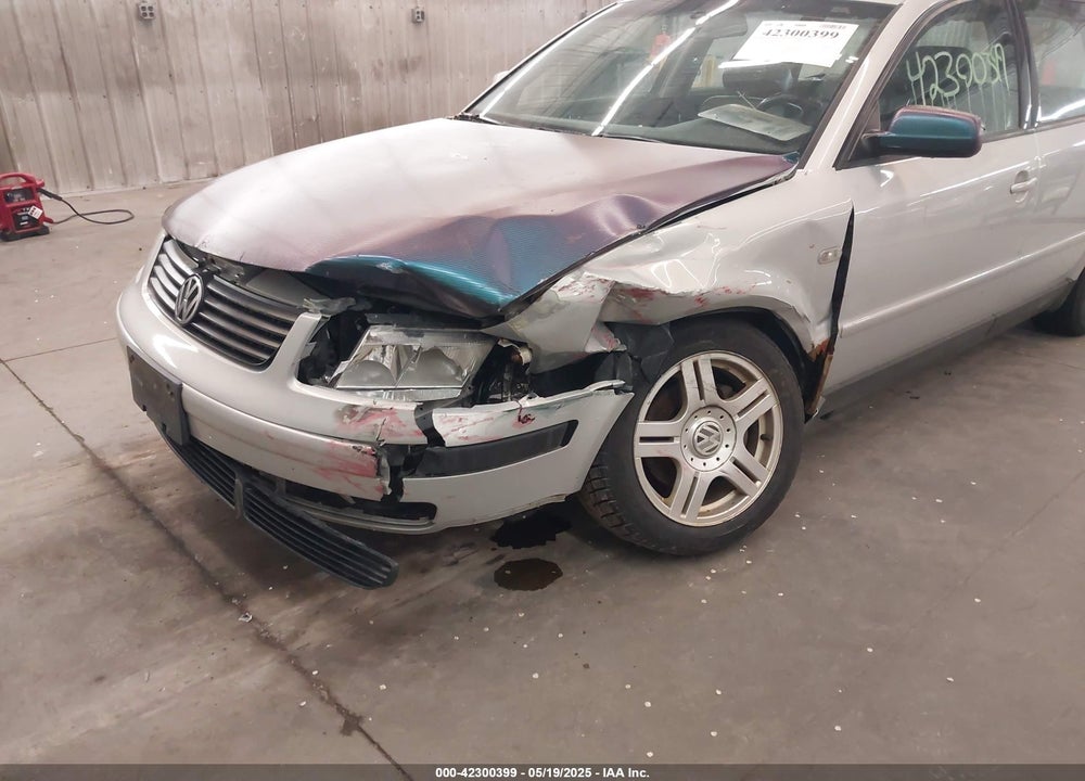 2001 VOLKSWAGEN PASSAT GLX VIN: WVWLH63BX1E033291