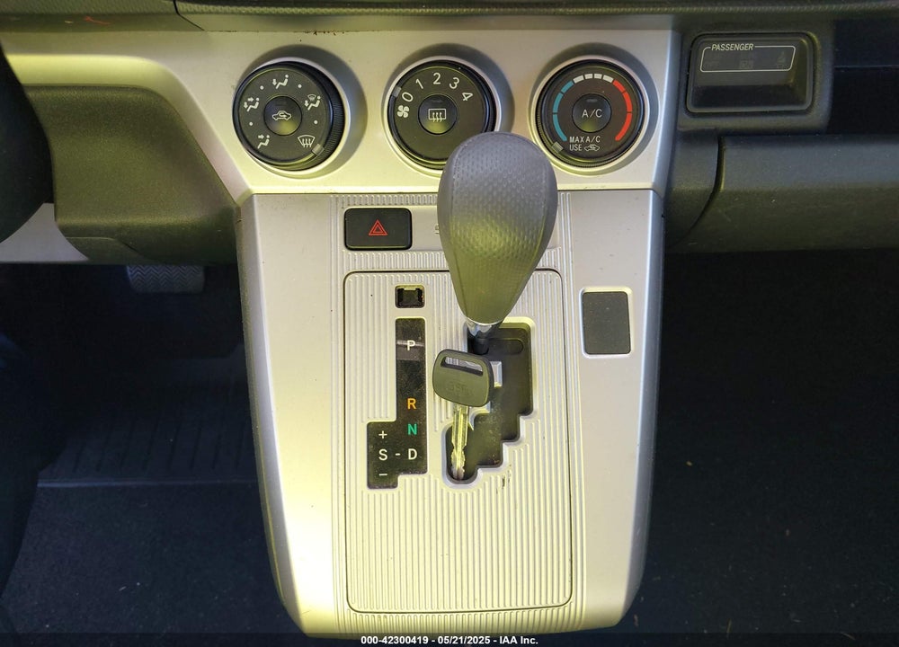 2009 TOYOTA SCION VIN: JTLKE50E491069627
