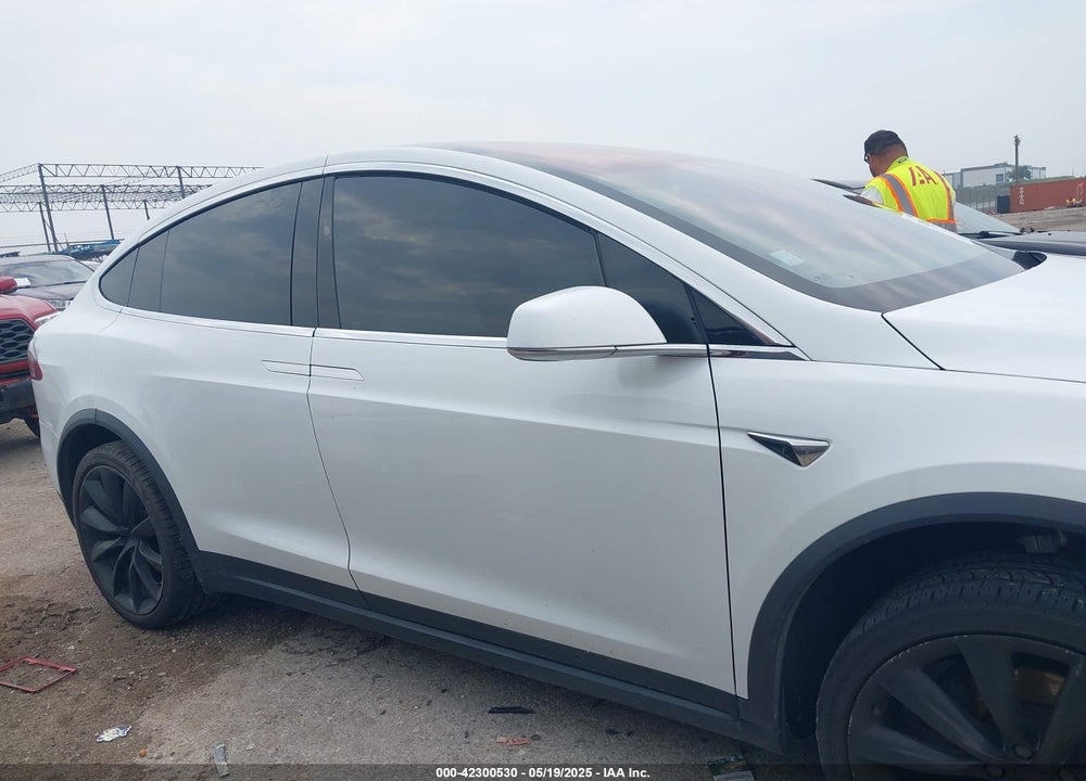 2020 TESLA MODEL X VIN: 5YJXCBE26LF304404
