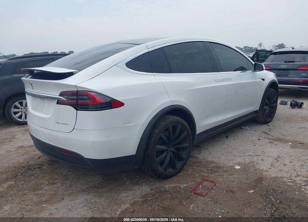 2020 TESLA MODEL X VIN: 5YJXCBE26LF304404