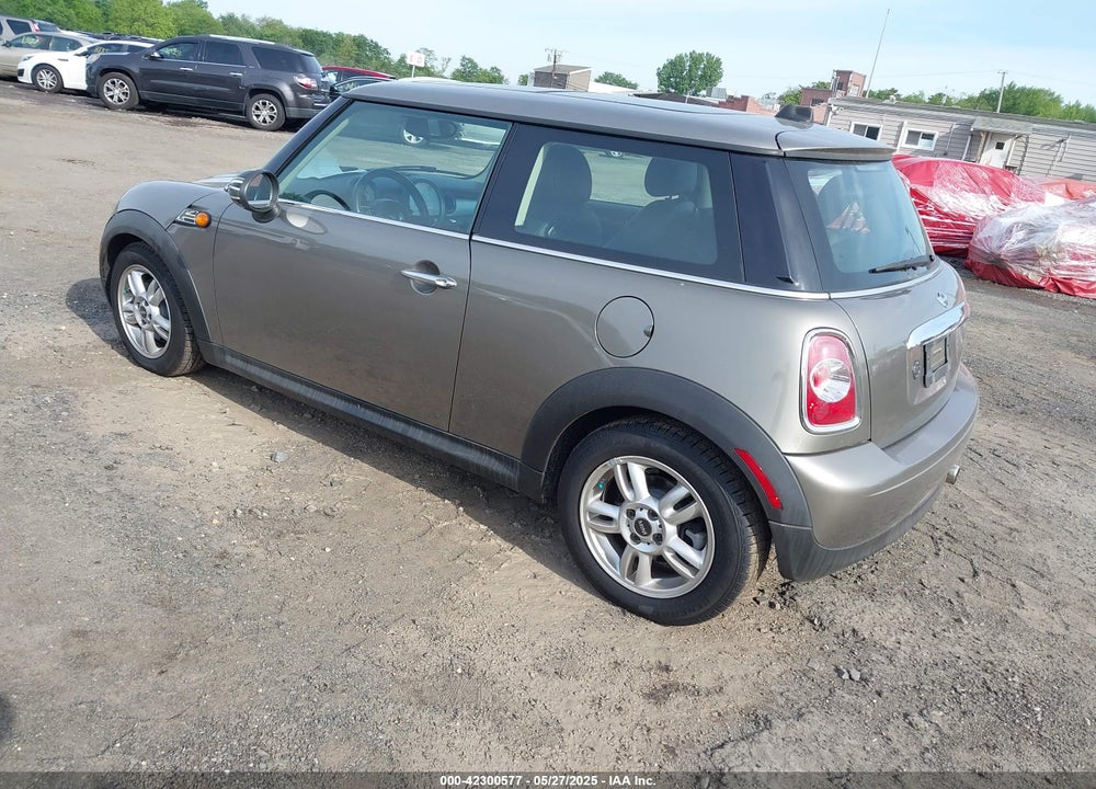2013 MINI HARDTOP VIN: WMWSU3C5XDT685745