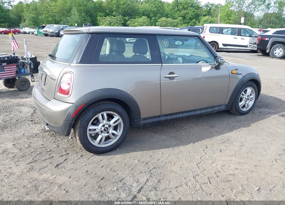 2013 MINI HARDTOP VIN: WMWSU3C5XDT685745