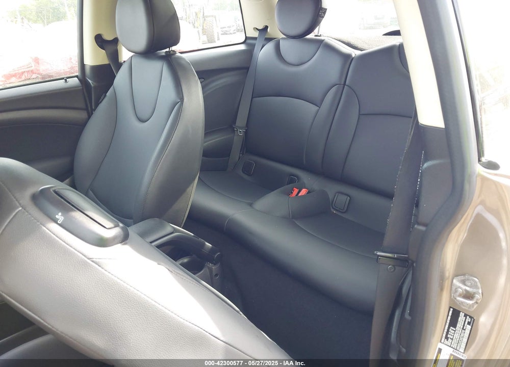 2013 MINI HARDTOP VIN: WMWSU3C5XDT685745