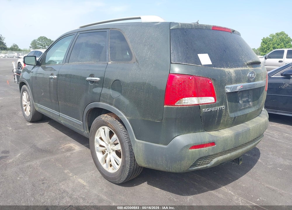 2011 KIA SORENTO VIN: 5XYKT4A22BG142113