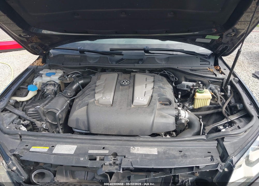 2013 VOLKSWAGEN TOUAREG TDI LUX VIN: WVGEP9BP1DD007923