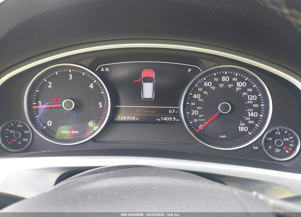 2013 VOLKSWAGEN TOUAREG TDI LUX VIN: WVGEP9BP1DD007923