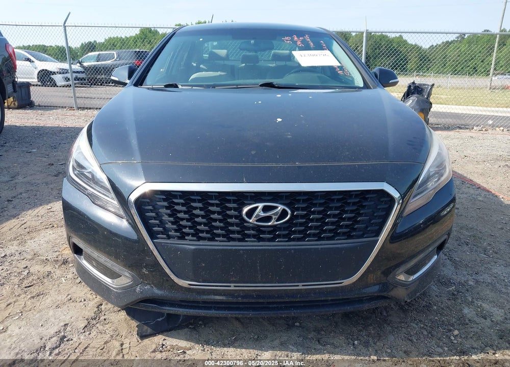 2016 HYUNDAI SONATA VIN: KMHE24L11GA018549