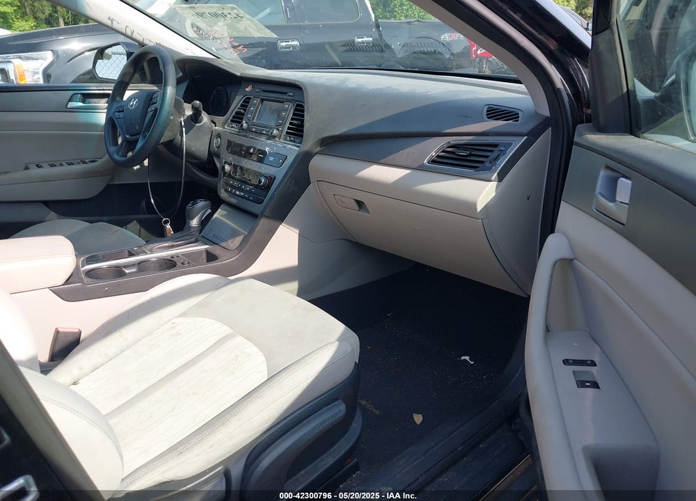 2016 HYUNDAI SONATA VIN: KMHE24L11GA018549