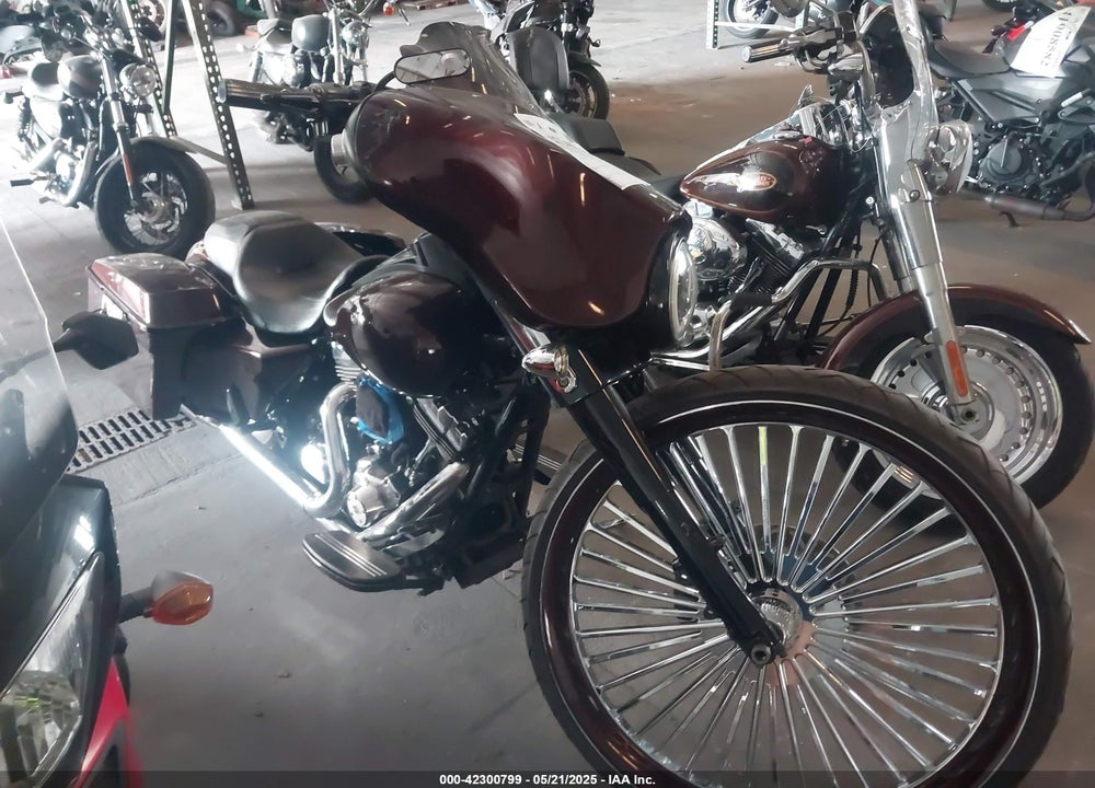 2011 HARLEY-DAVIDSON FLHX VIN: 1HD1KBM16BB671885