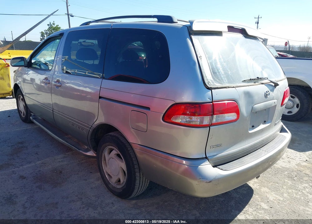 2002 TOYOTA SIENNA XLE VIN: 4T3ZF13C12U432578