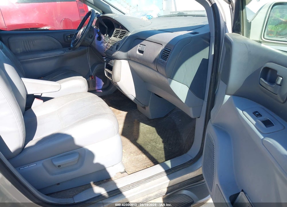 2002 TOYOTA SIENNA XLE VIN: 4T3ZF13C12U432578