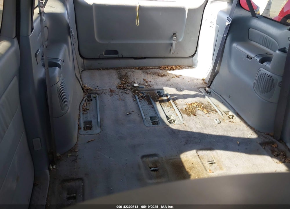 2002 TOYOTA SIENNA XLE VIN: 4T3ZF13C12U432578