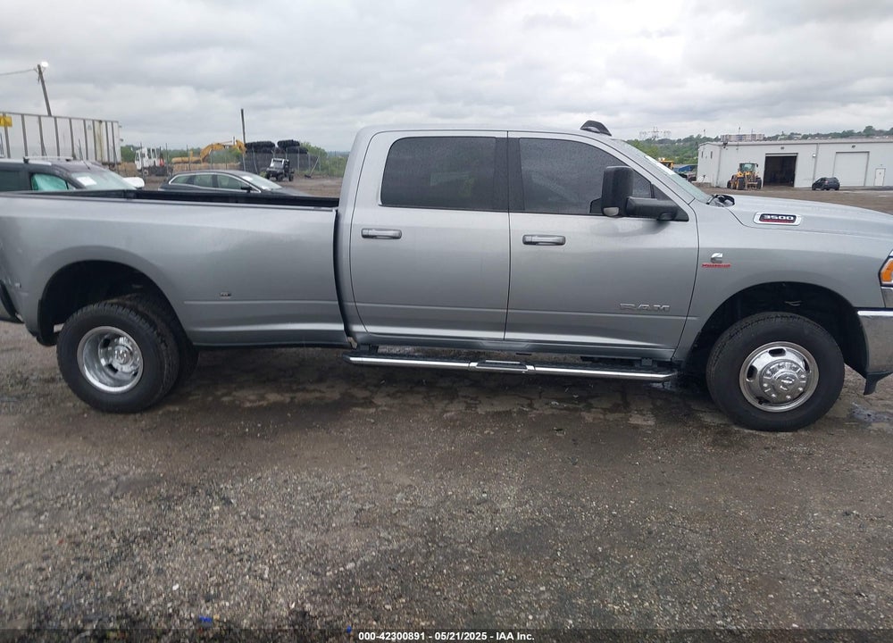 2022 RAM 3500 BIG HORN  4X4 8' BOX VIN: 3C63RRHL2NG302972