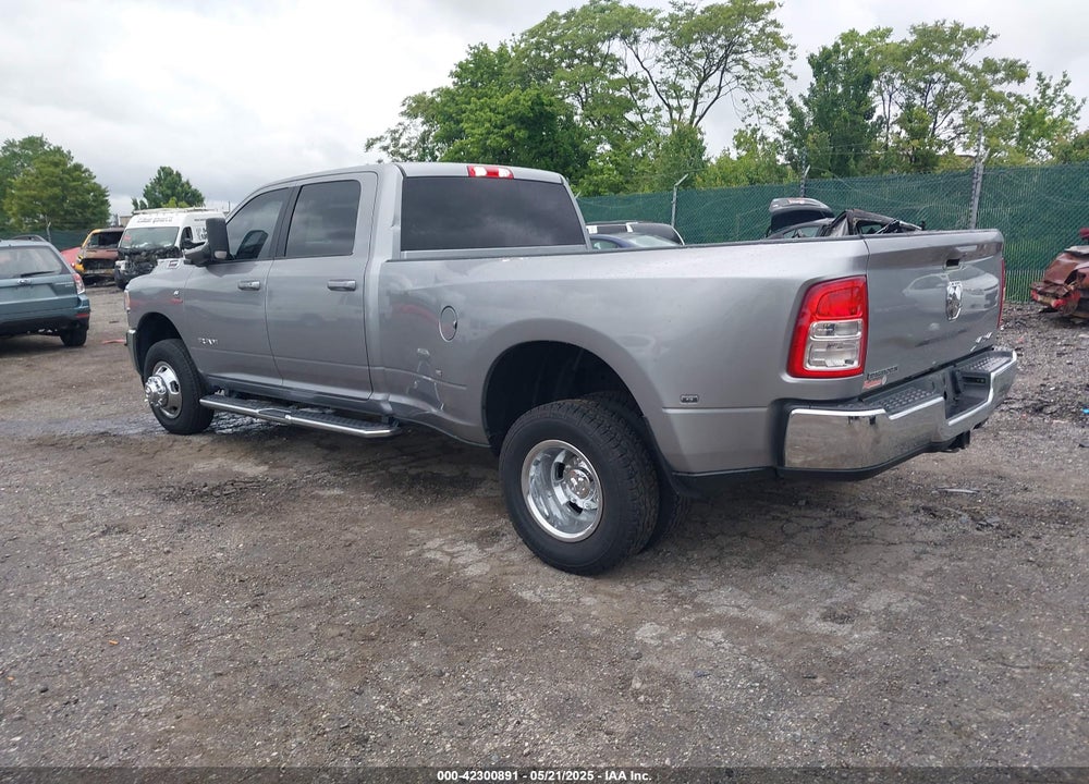 2022 RAM 3500 BIG HORN  4X4 8' BOX VIN: 3C63RRHL2NG302972