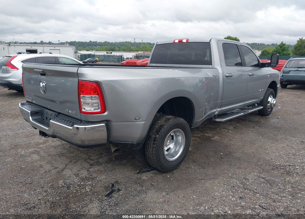 2022 RAM 3500 BIG HORN  4X4 8' BOX VIN: 3C63RRHL2NG302972