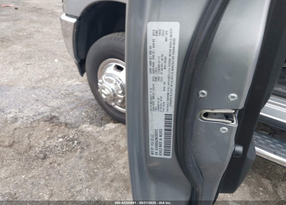 2022 RAM 3500 BIG HORN  4X4 8' BOX VIN: 3C63RRHL2NG302972