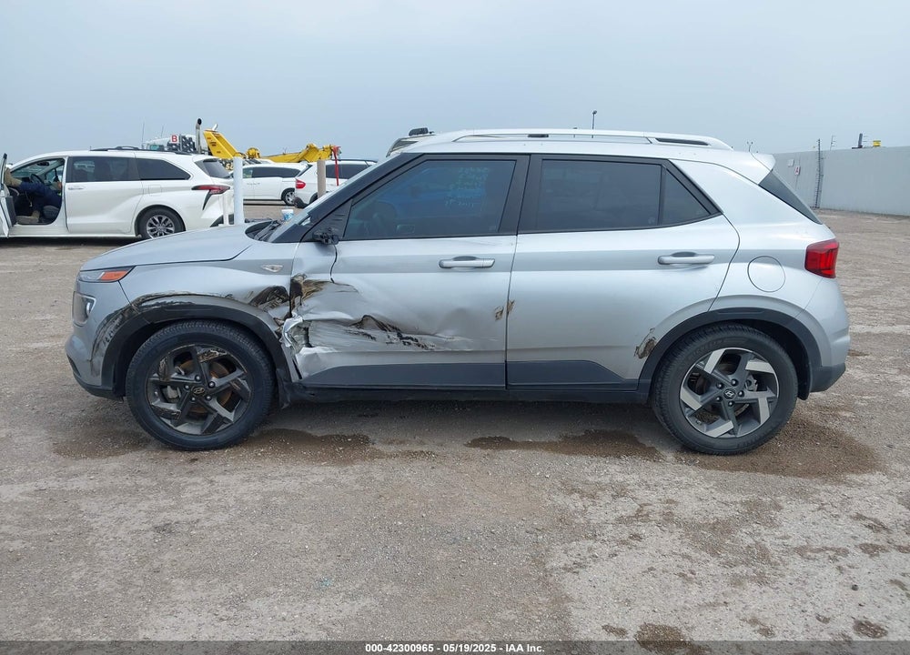 2021 HYUNDAI VENUE VIN: KMHRC8A37MU081076