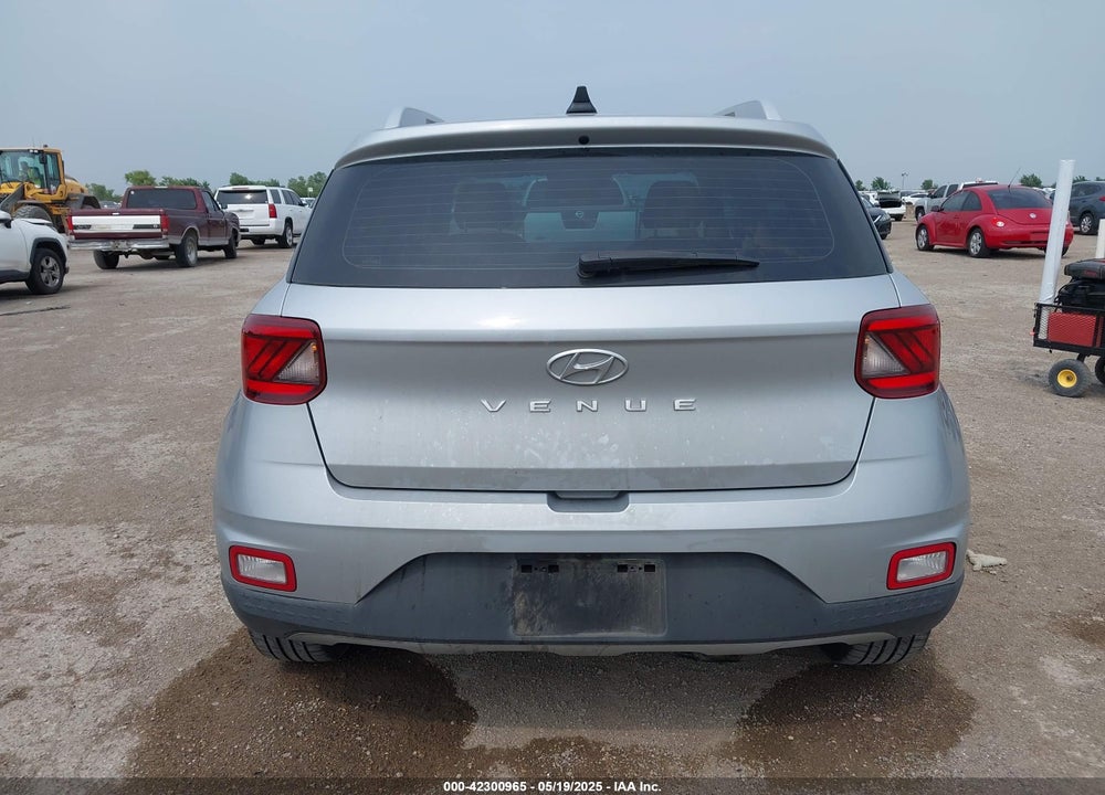 2021 HYUNDAI VENUE VIN: KMHRC8A37MU081076
