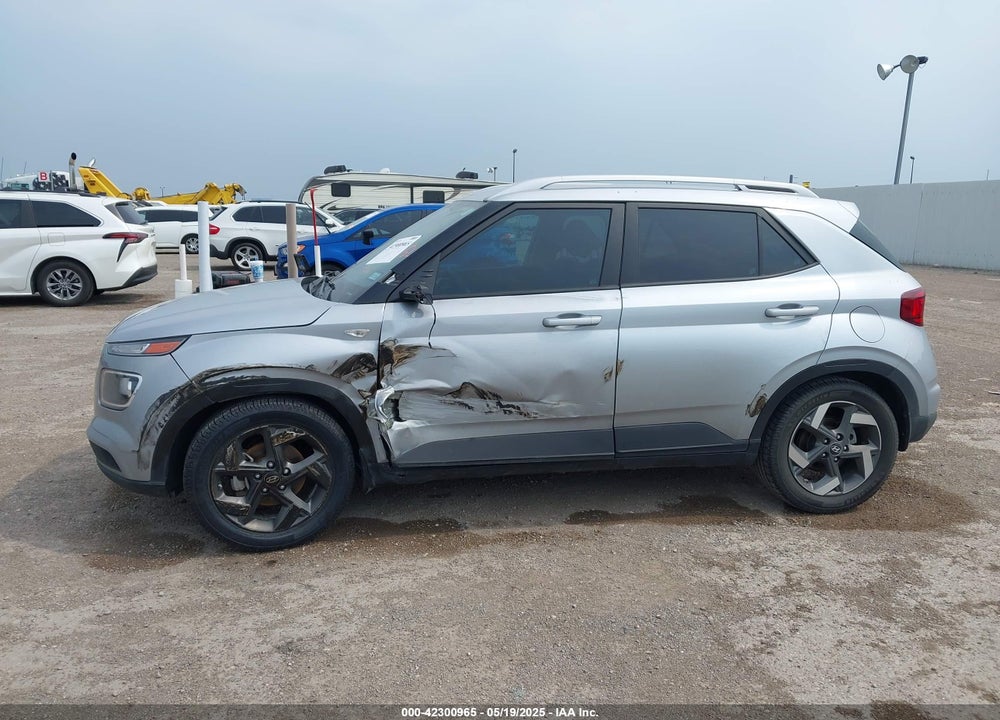 2021 HYUNDAI VENUE VIN: KMHRC8A37MU081076