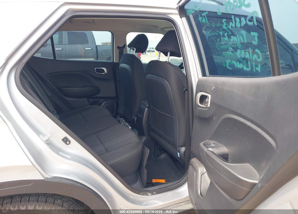 2021 HYUNDAI VENUE VIN: KMHRC8A37MU081076