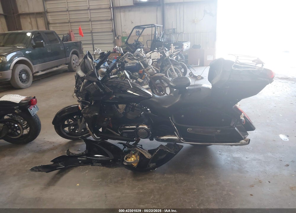 2015 VICTORY MOTORCYCLES CROSS COUNTRY TOUR VIN: 5VPTW36N6F3045954