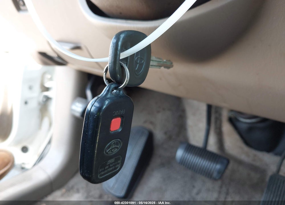 2001 TOYOTA SIENNA LE/XLE VIN: 4T3ZF13C31U393989