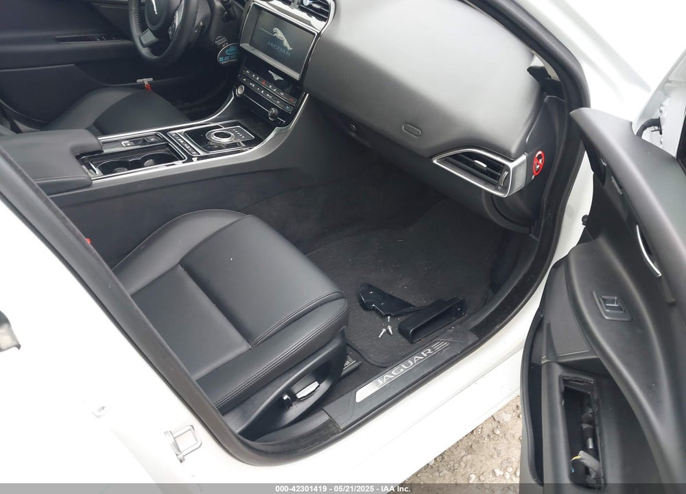 2019 JAGUAR XE VIN: SAJAJ4FX7KCP44274