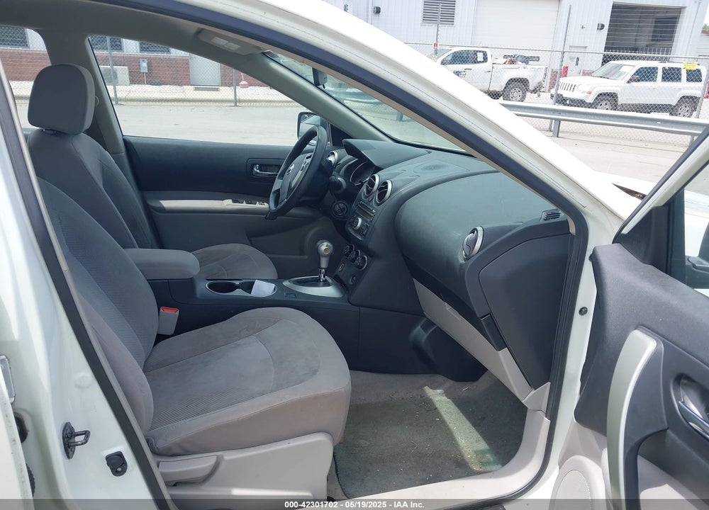 2013 NISSAN ROGUE S VIN: JN8AS5MV1DW639545